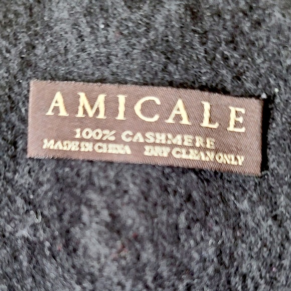 AMICALE 100% Cashmere Scarf - Picture 2 of 4